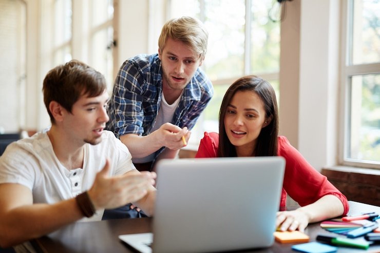 teamwork-designers_1098-13045